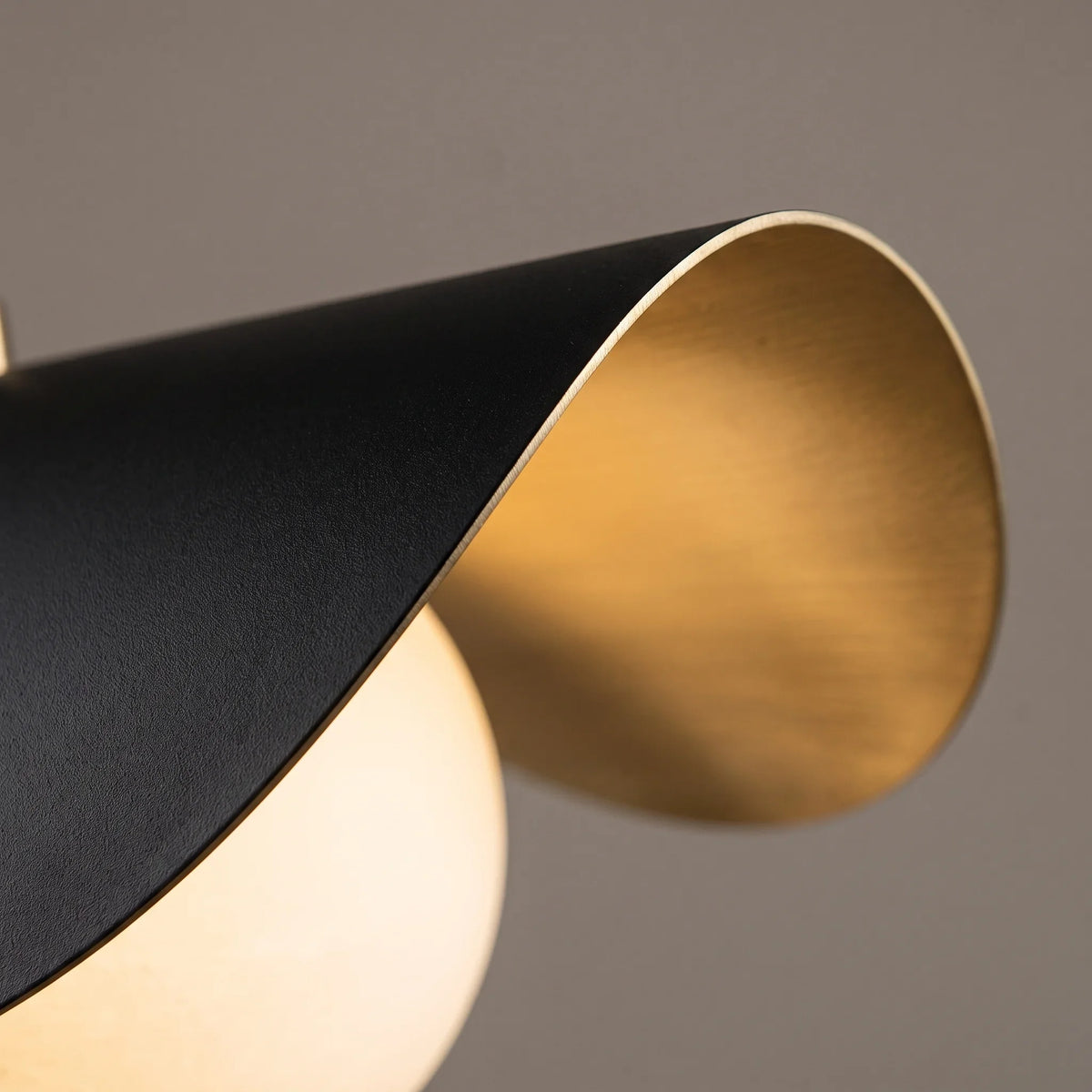 Suspension Albâtre & Noir Mat - Disque Replié | Fenélia